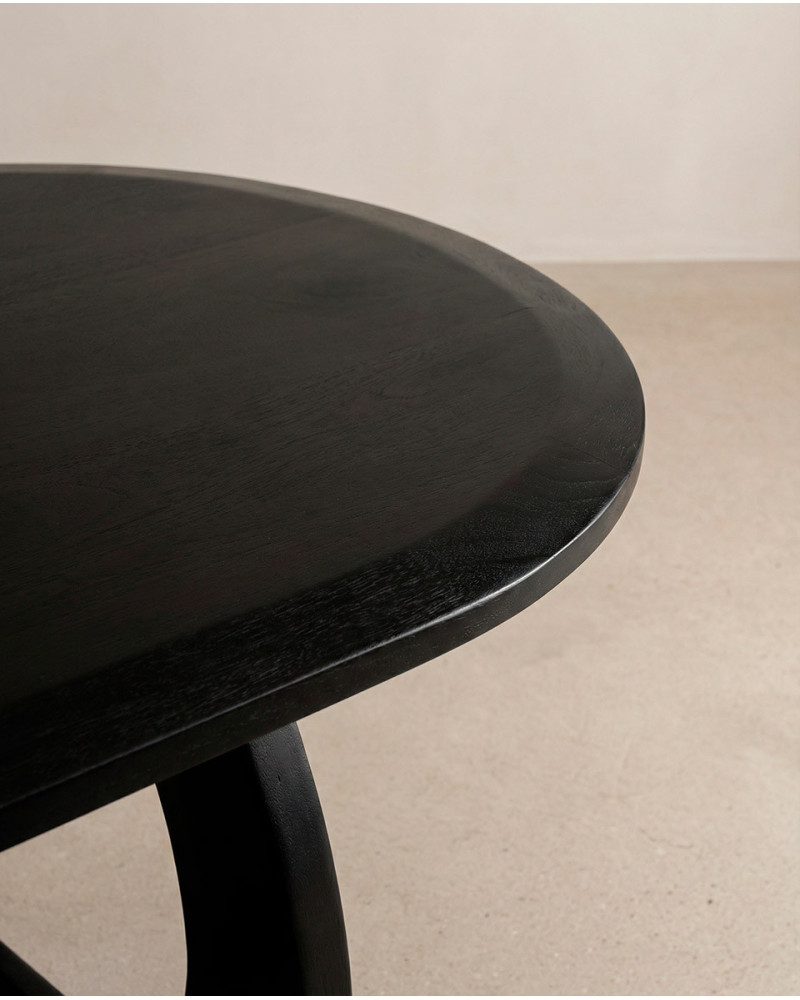 Mesa comedor negra KORA detalle del canto