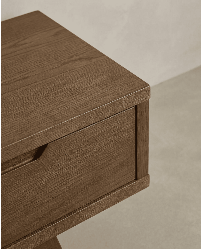 Mesa TV roble KELON detalle