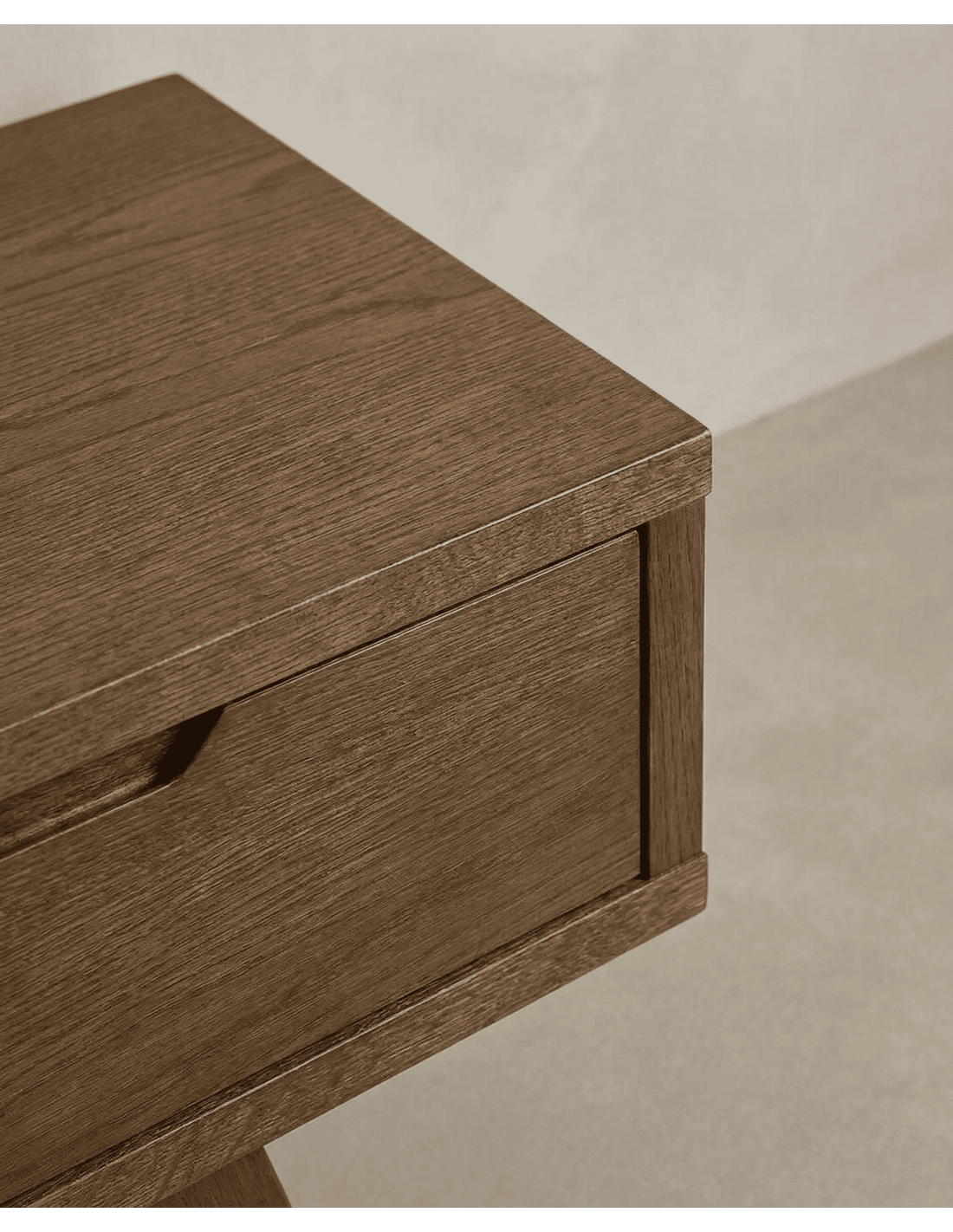 Mesa TV roble KELON detalle