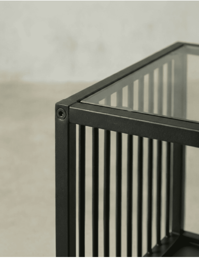 Mesa auxiliar metálica cuadrada BEXAR detalle cristal