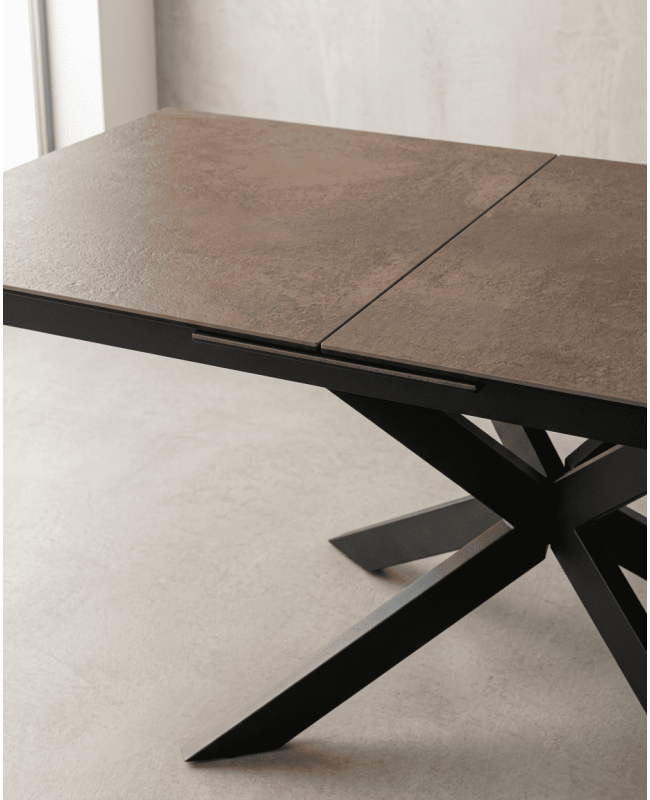 Mesa comedor extensible efecto cerámica KELARX marrón detalle
