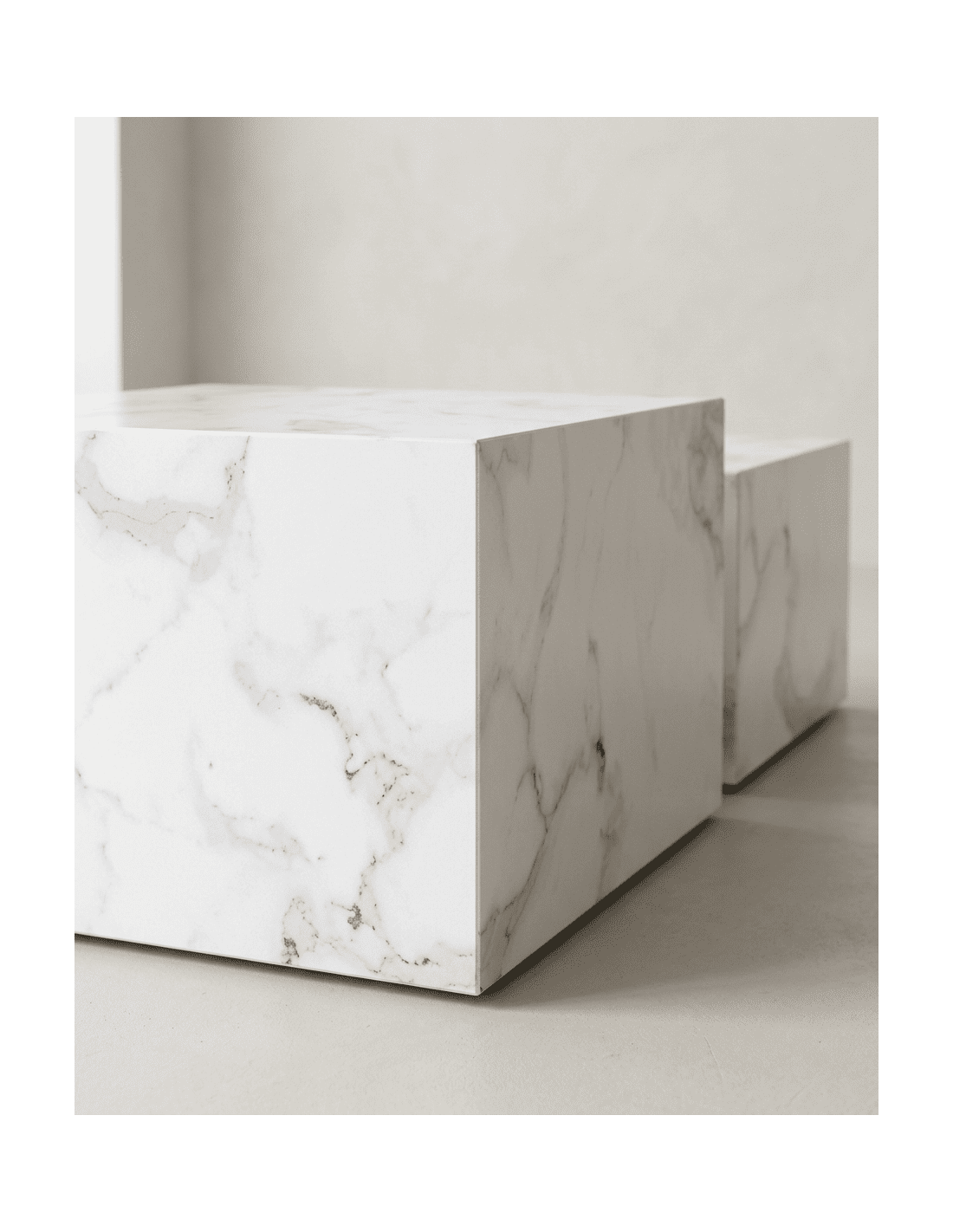 Juego 2 mesas cuadradas SOREX mármol carrara detalle