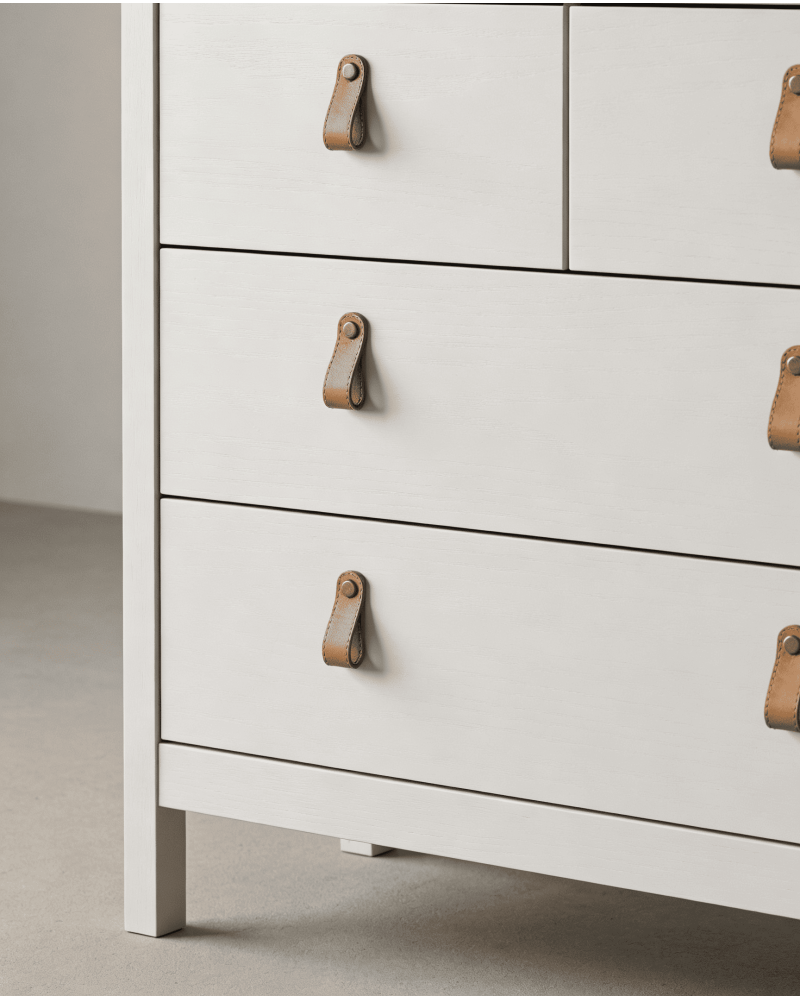 Cómoda 5 cajones BERGEN cashmere detalle