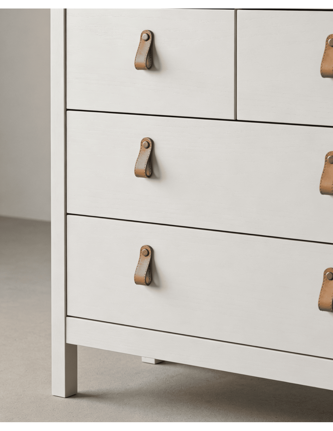 Cómoda 5 cajones BERGEN cashmere detalle