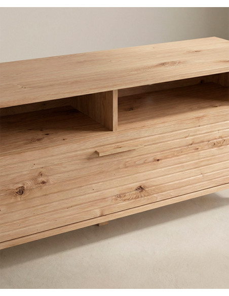 Mesa TV con patas KAREL en roble detalle del acabado