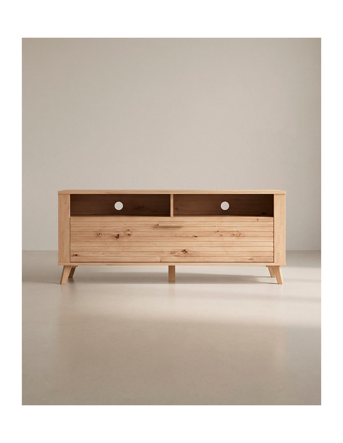 Mesa TV con patas KAREL en roble vista frontal